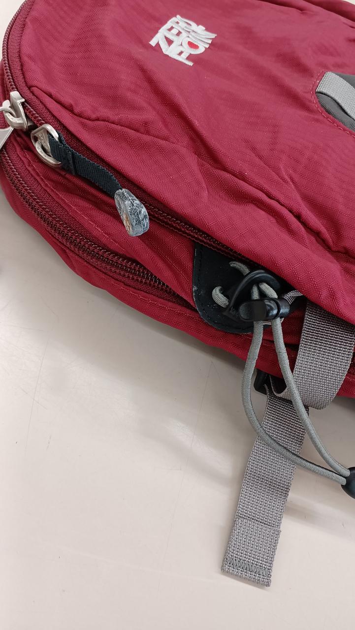 ファスナー取っ手錆びあります。