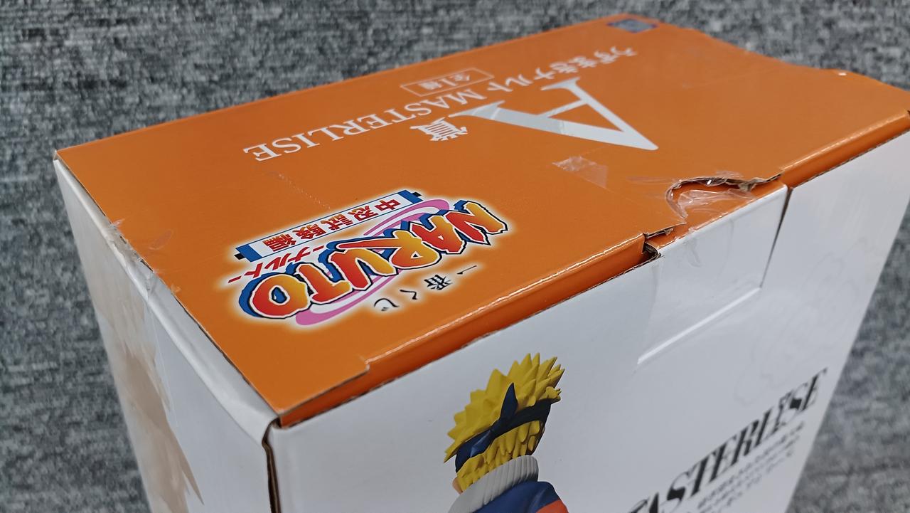 外箱テープの跡あります。