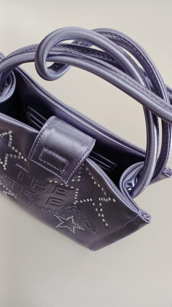 持ち手、わざと絡まってるデザイン。