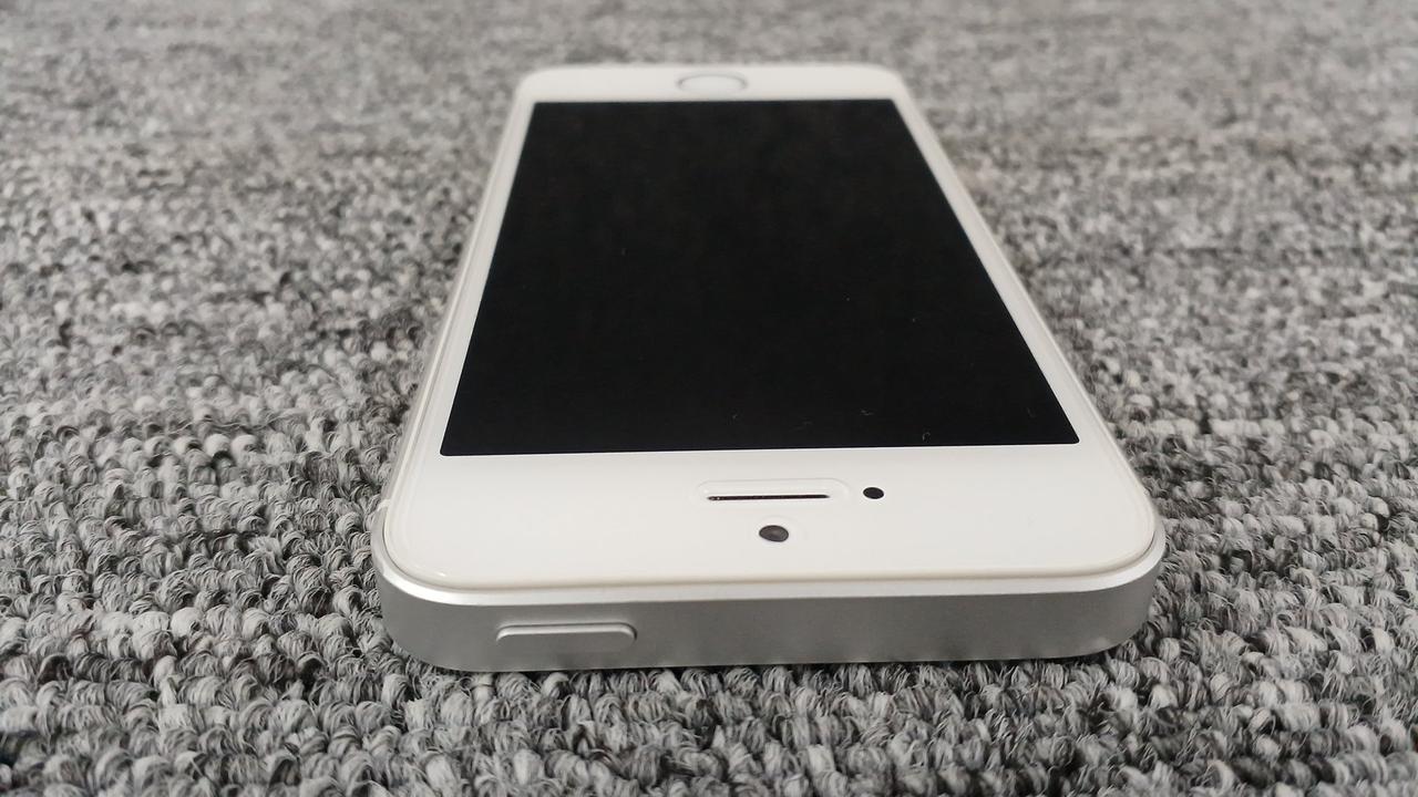 MJクラブ様専用 iPhone SE Silver 32 GB SIMフリー APPLE/SIM FREE|IPHONE