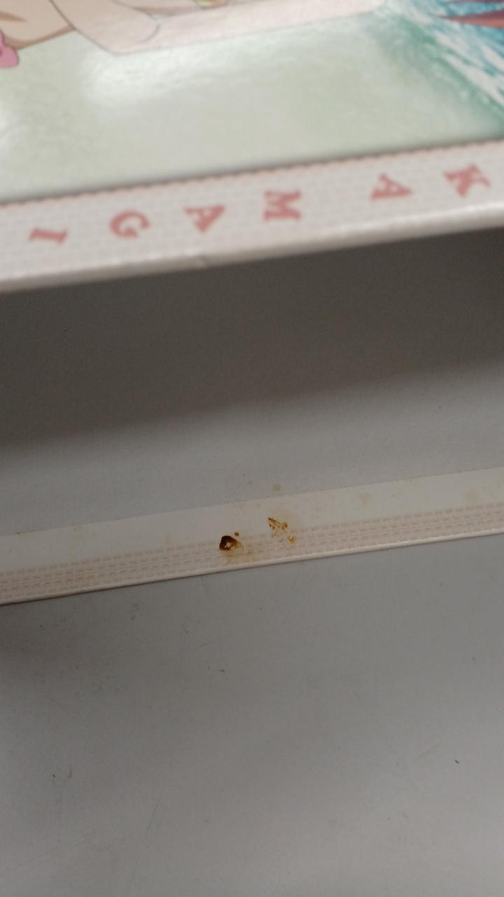 ボックスに汚れアリ