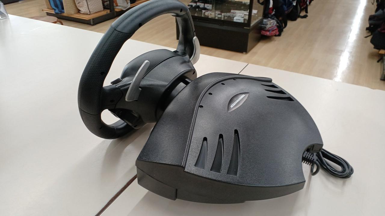 スラストマスター(THRUSTMASTER)|ステアリングコントローラ