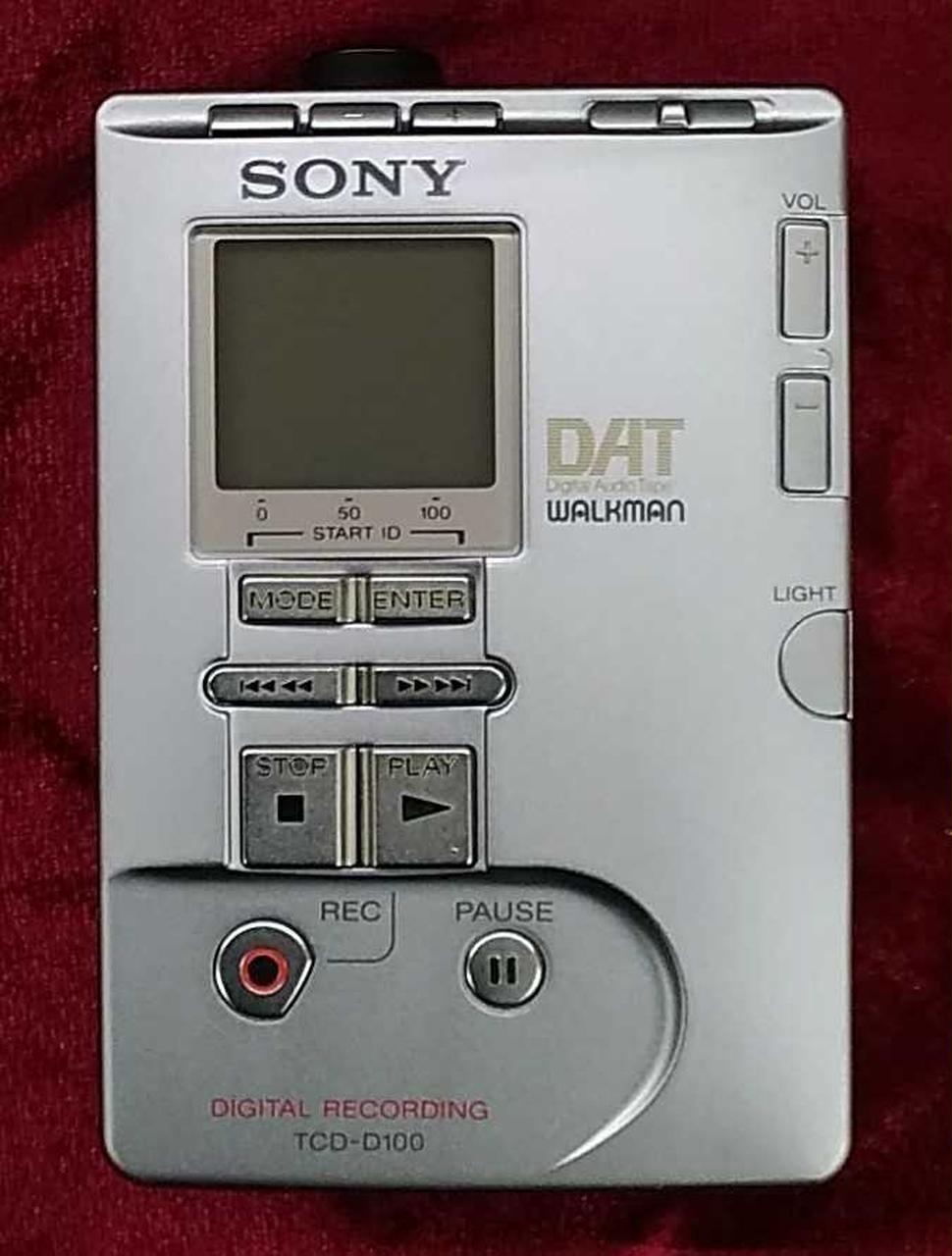 SONY TCD-D100 DAT WALKMAN 本体 イヤフォン付き TCD-D100 2001年5月 | ソニー坊やと呼ばれた男