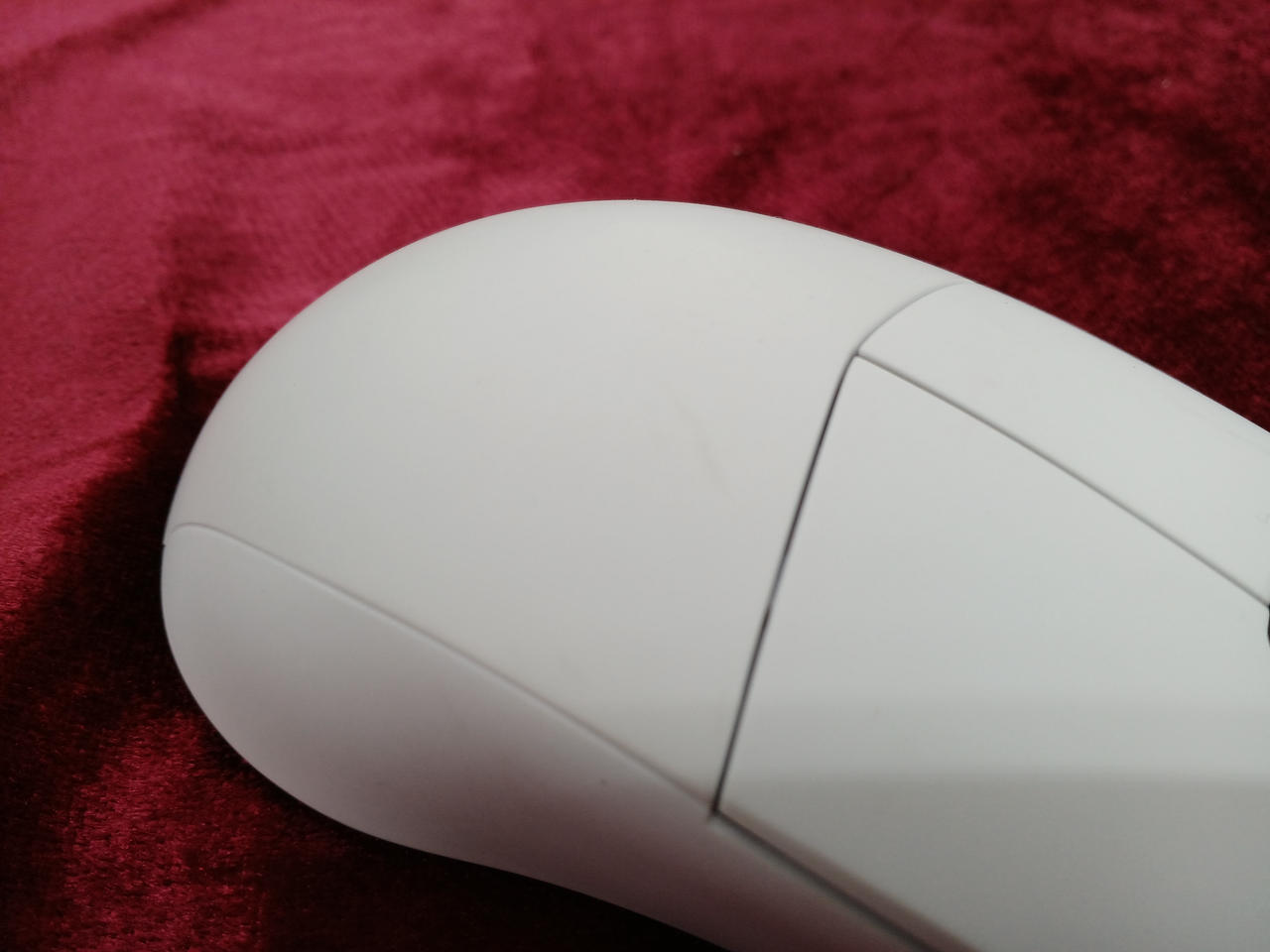 分かりづらいですが黒いヨゴレがあります