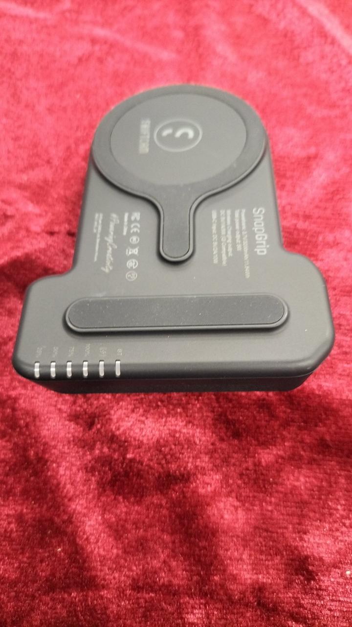 キズ、擦れ跡あり