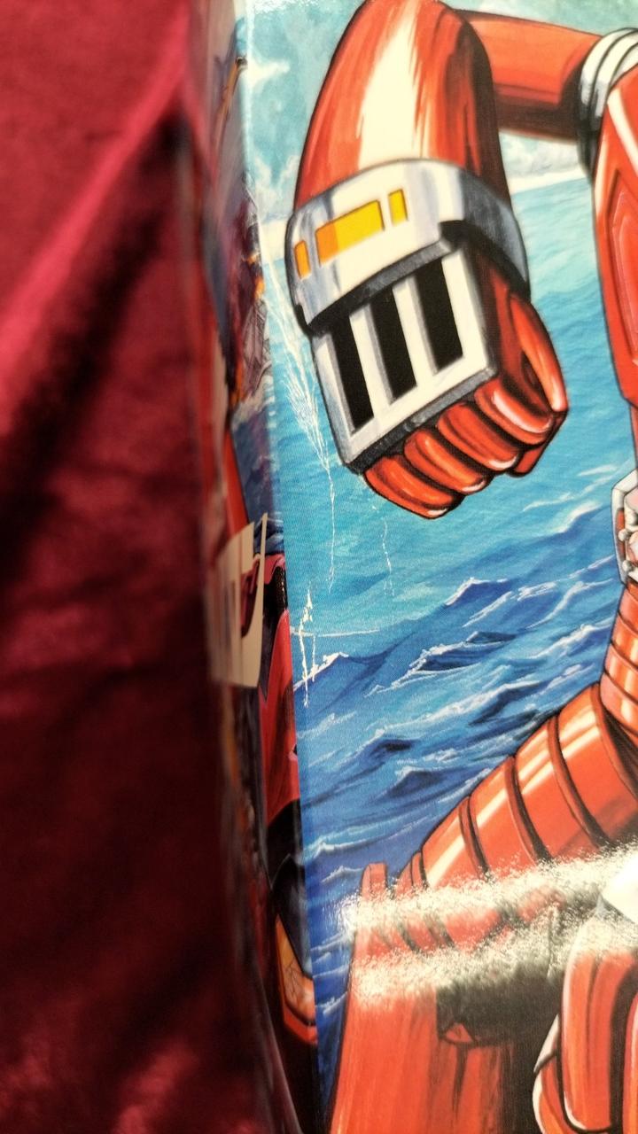 シワ、潰れあり