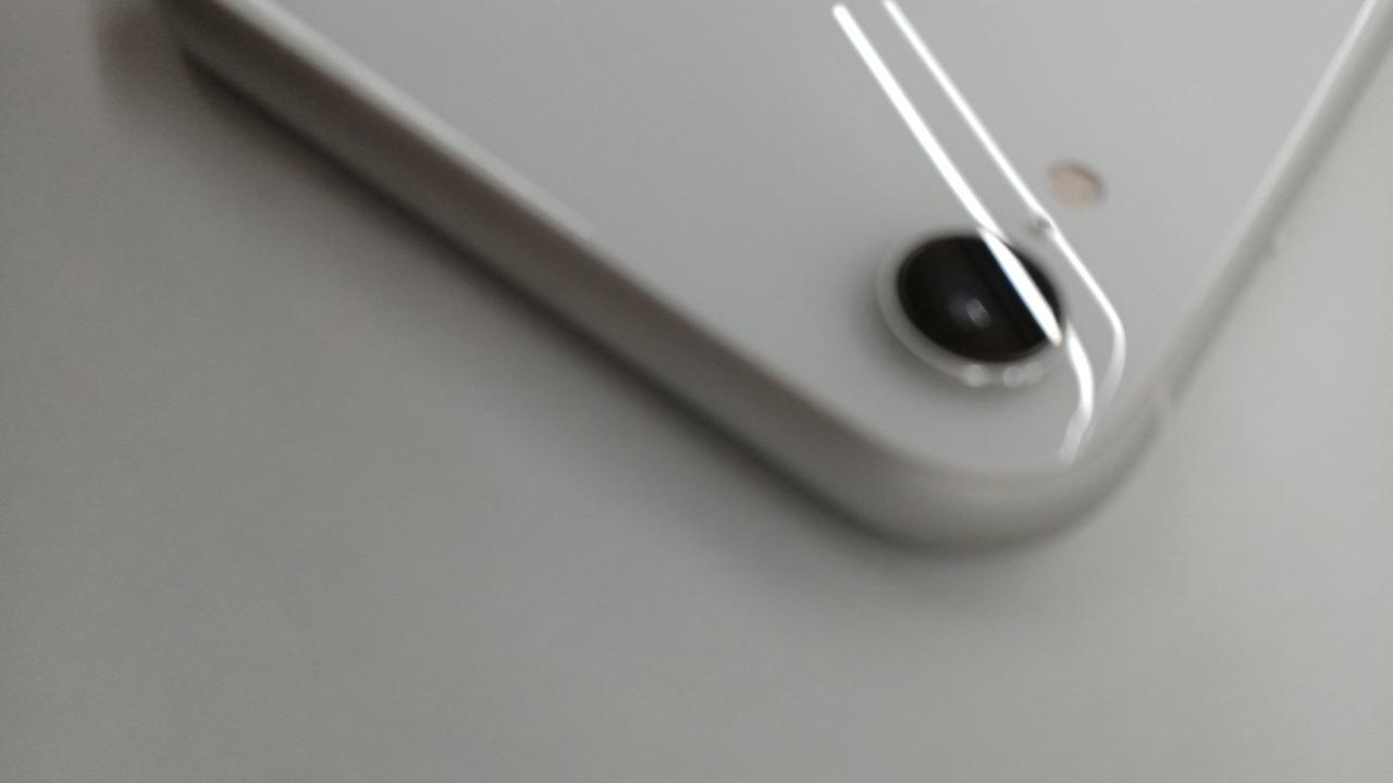 フチ、擦れ跡あり