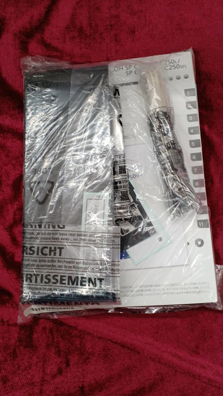 付属品の袋に大きな穴あり