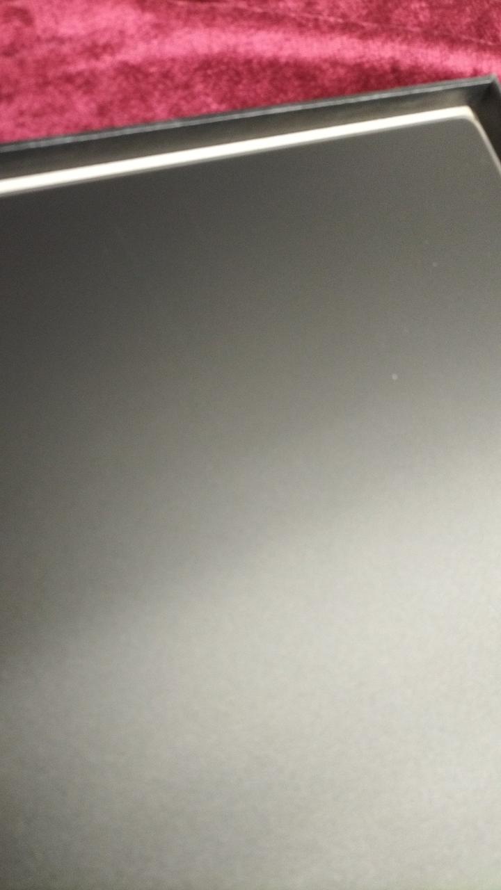 表面、擦れ跡あり