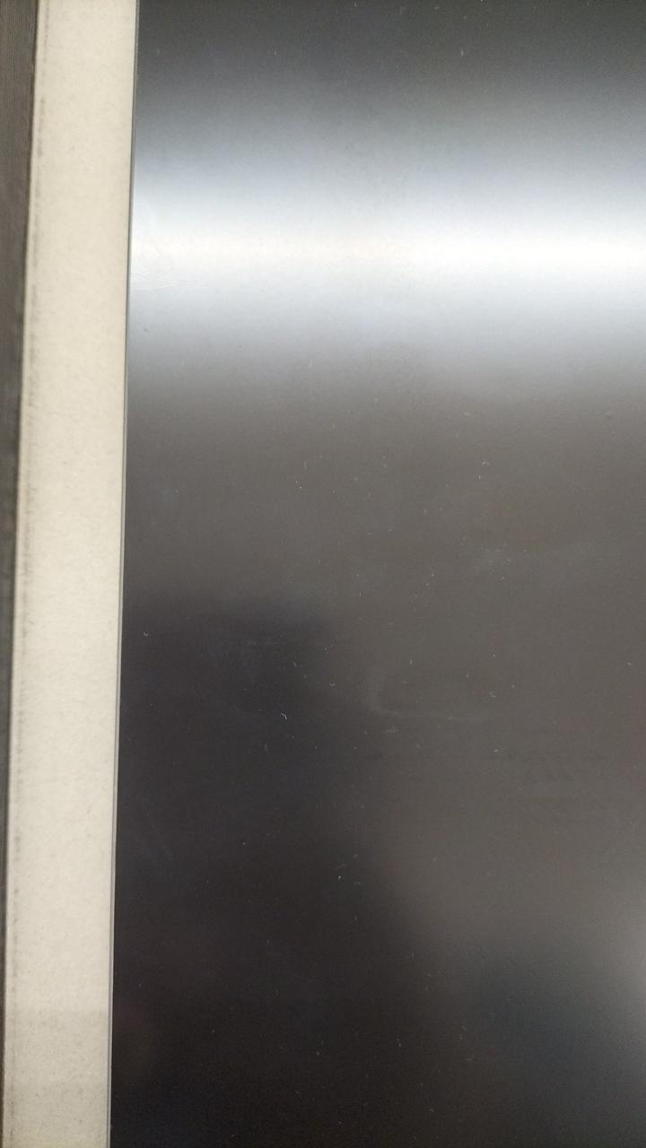 裏面、キズ複数箇所あり