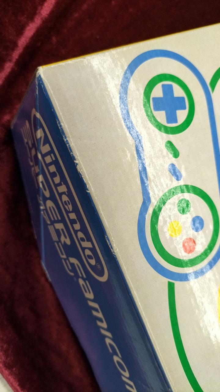 箱にくすみ剥げあり