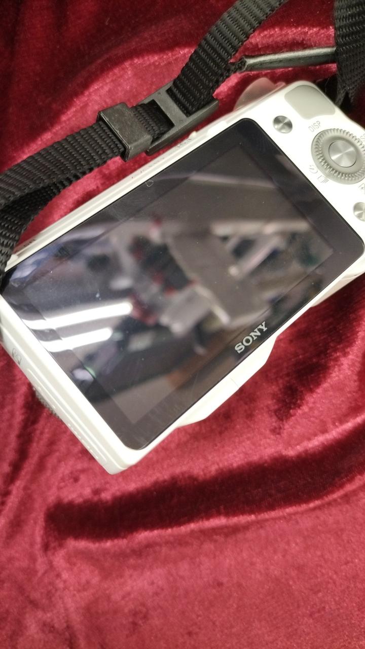 見えにくいですが画面細かいキズあり