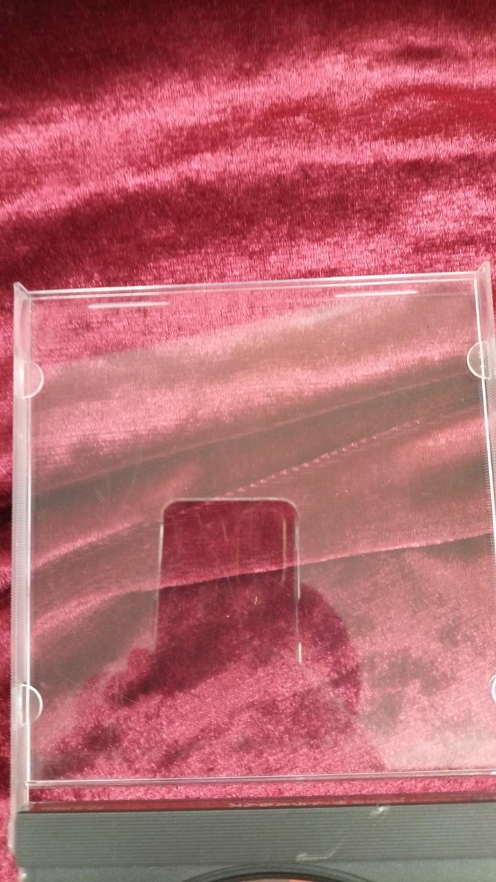 ケース、細かいキズあり