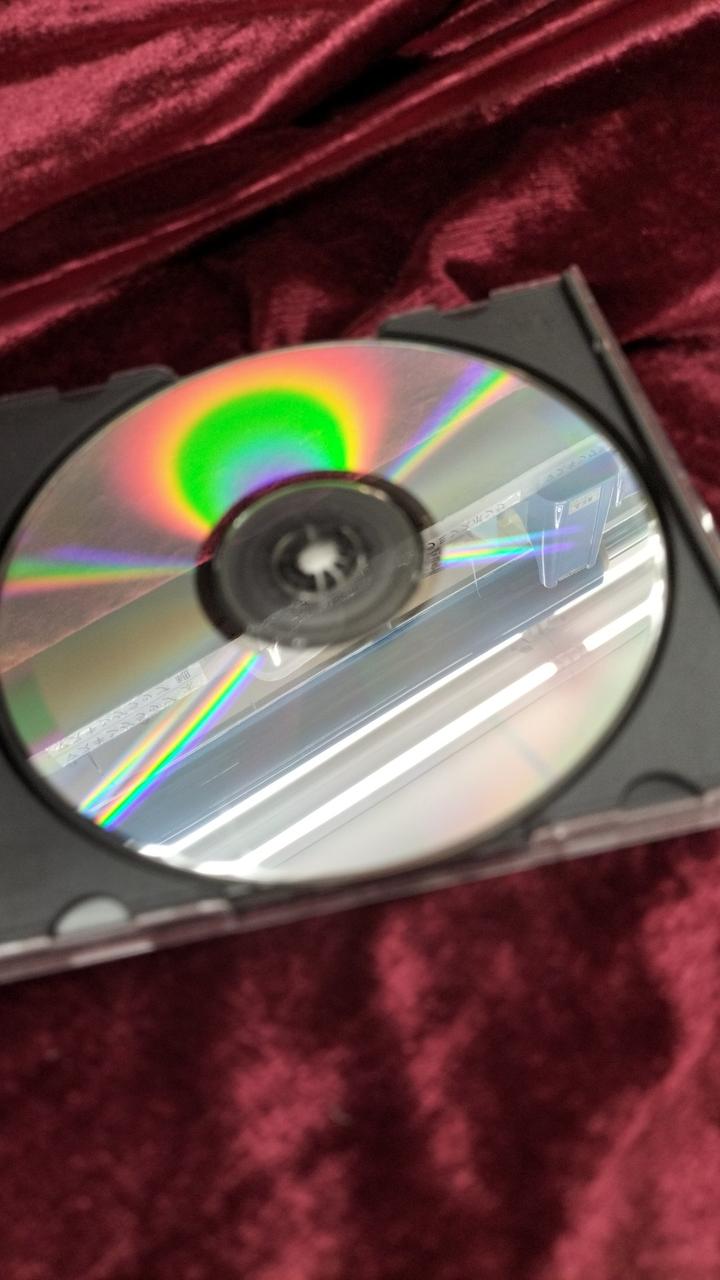 長さ1cmほどの細いキズあり