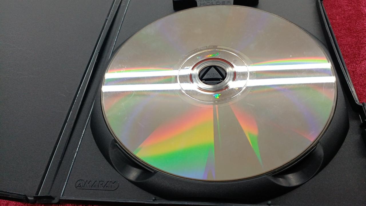 見えにくいですが、キズ多めです