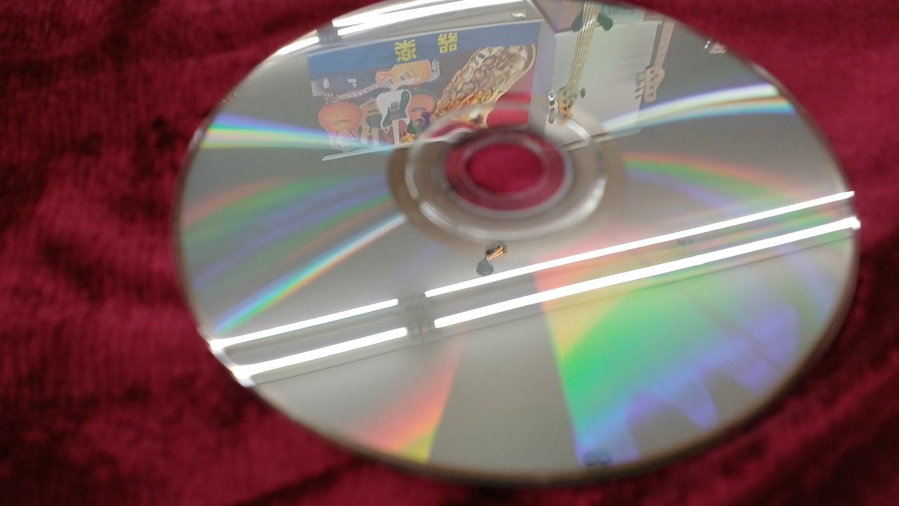 数ミリの長さのキズ