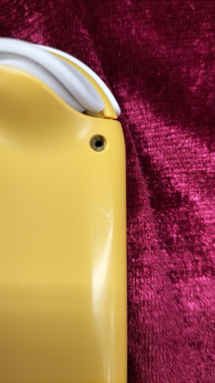 キャビネットの固定ネジ受け破損、ネジなし