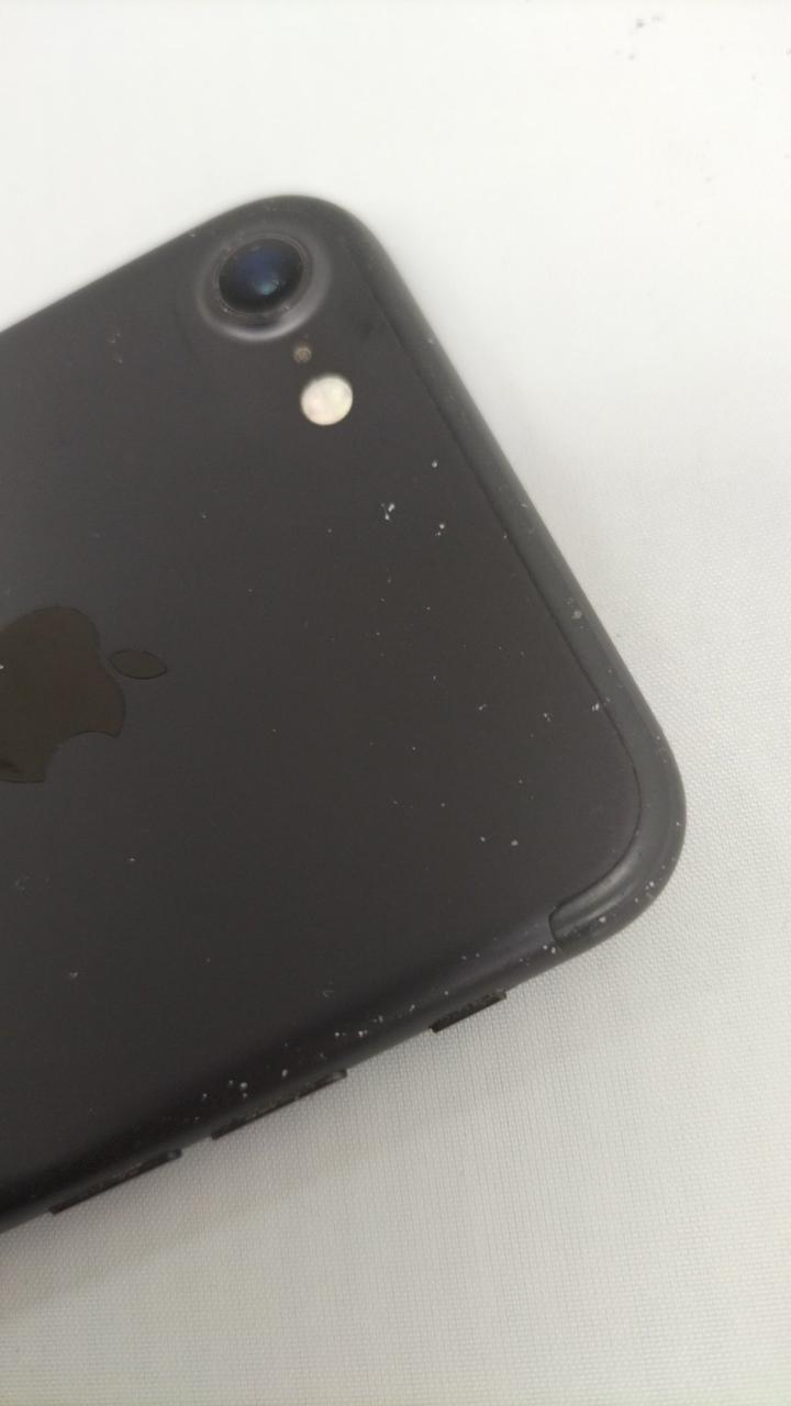 点のようなキズ多数