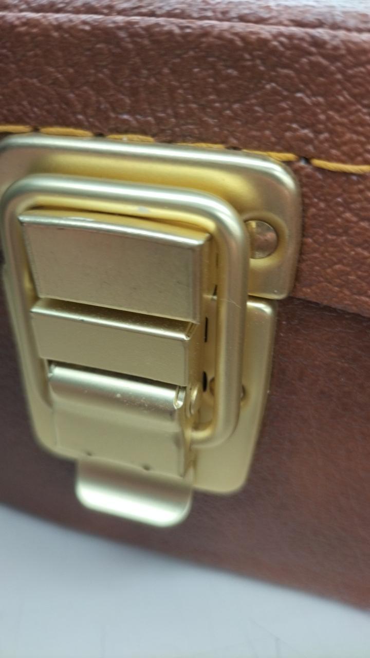 金具、擦れ跡あり