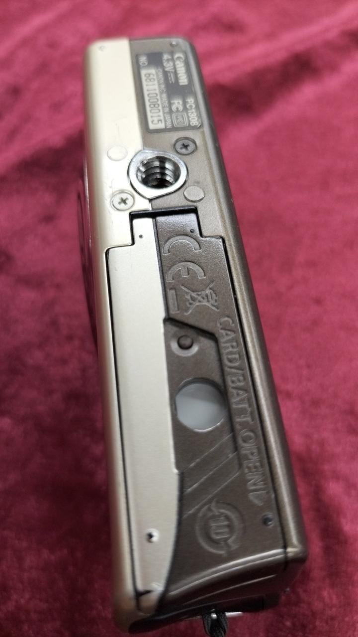 ※バッテリー蓋のゴム部分欠品。