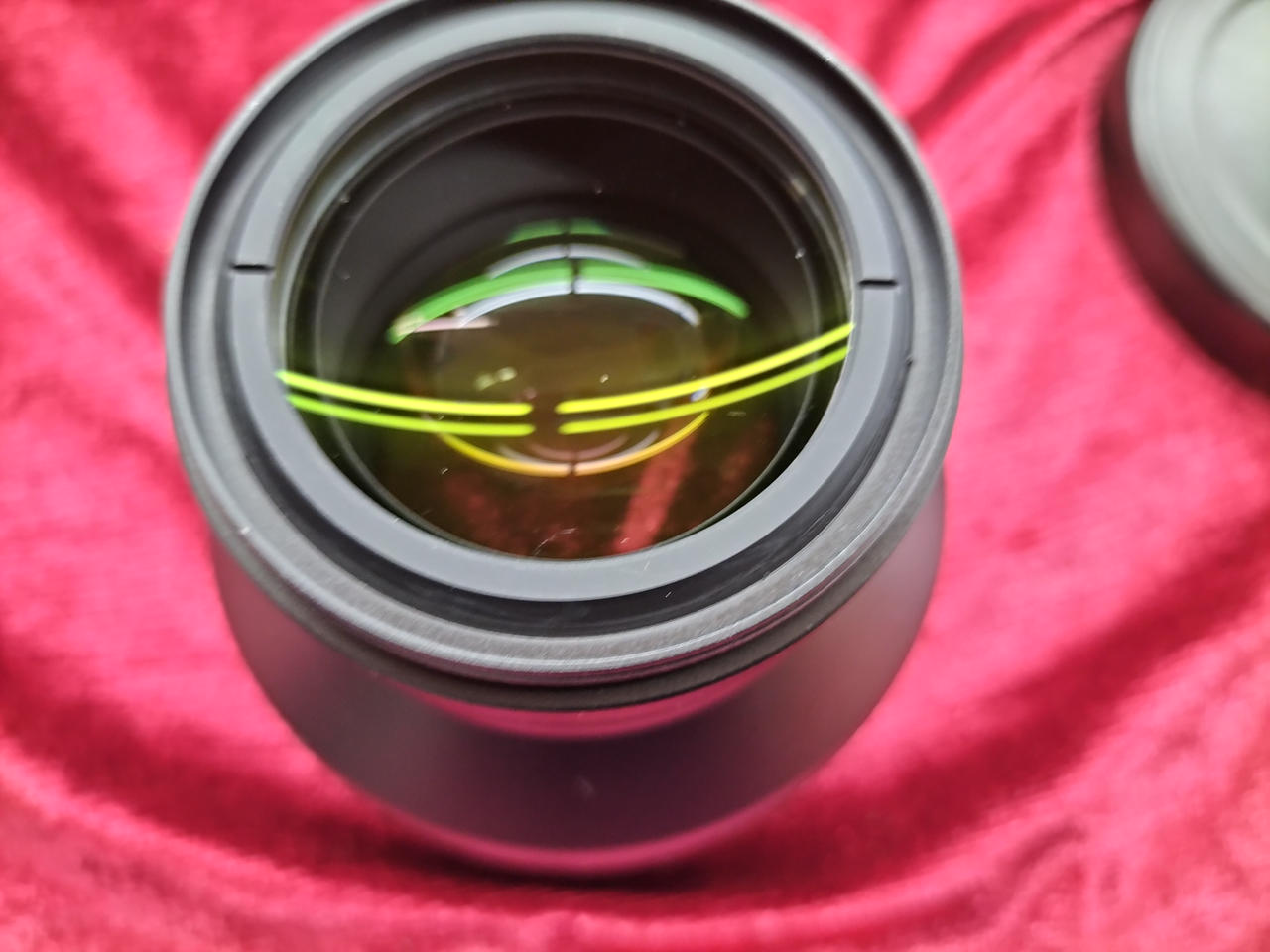 レンズ下にキズがあります