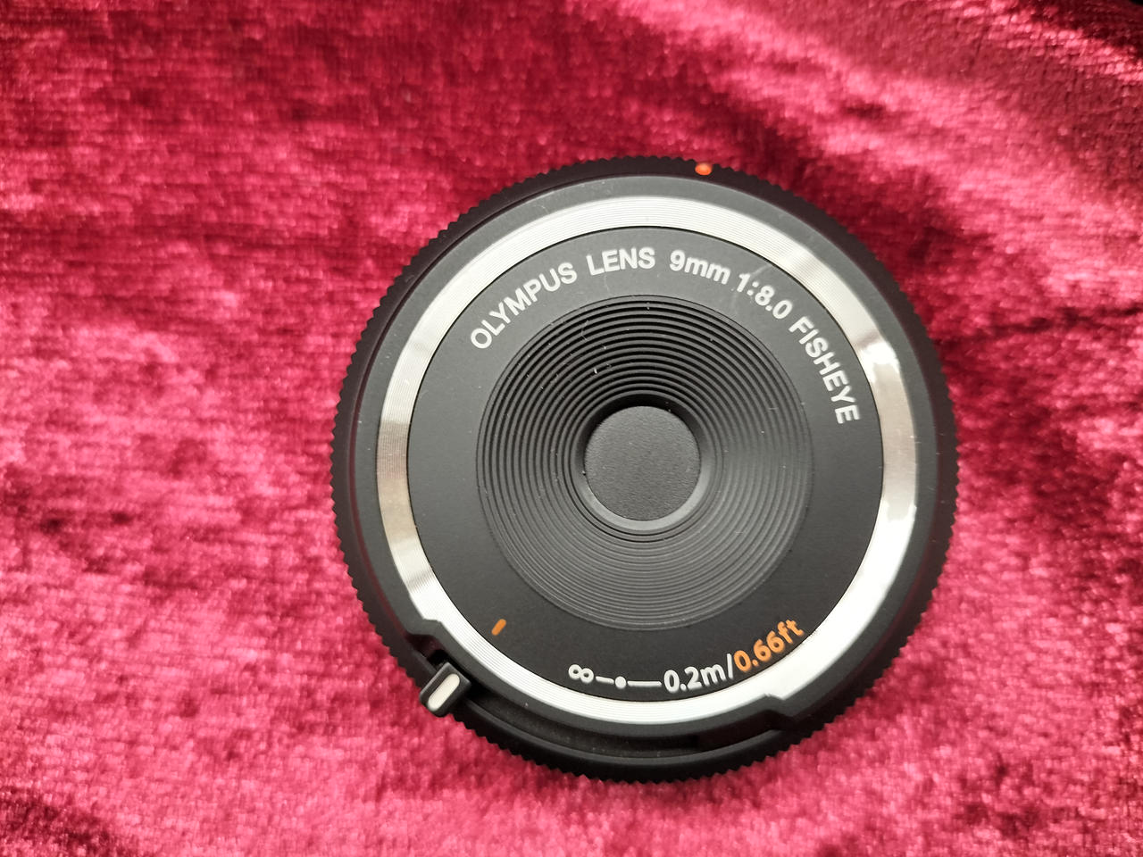 1:8.0付近に細かいスレキズあり