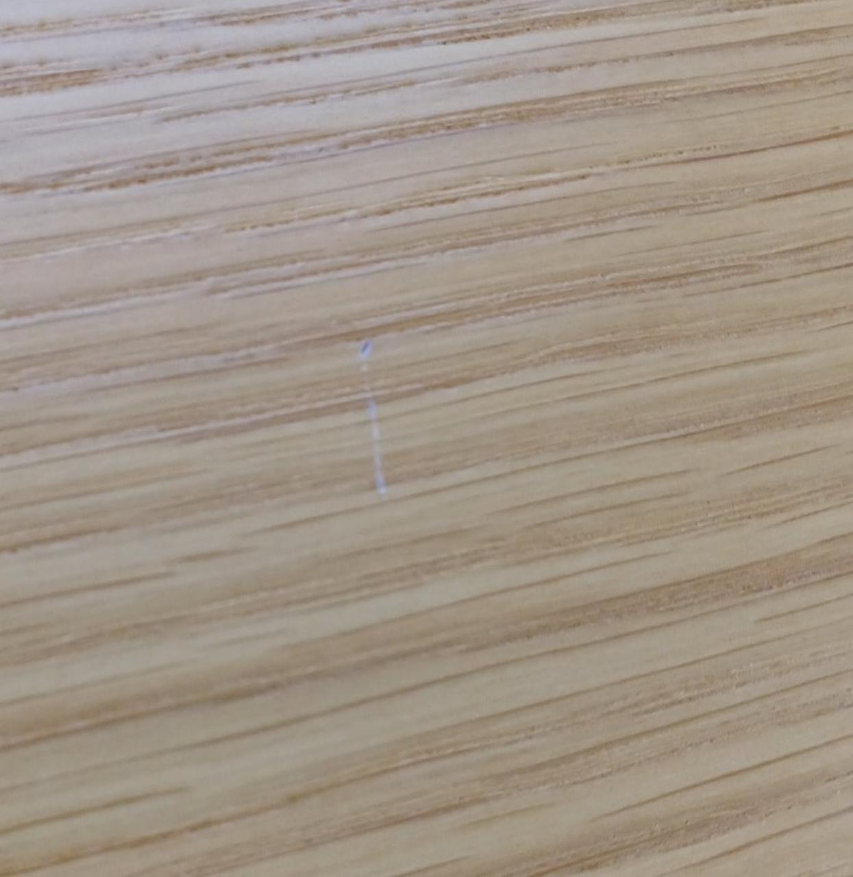 キズ(向かって右側のスピーカーの上面)