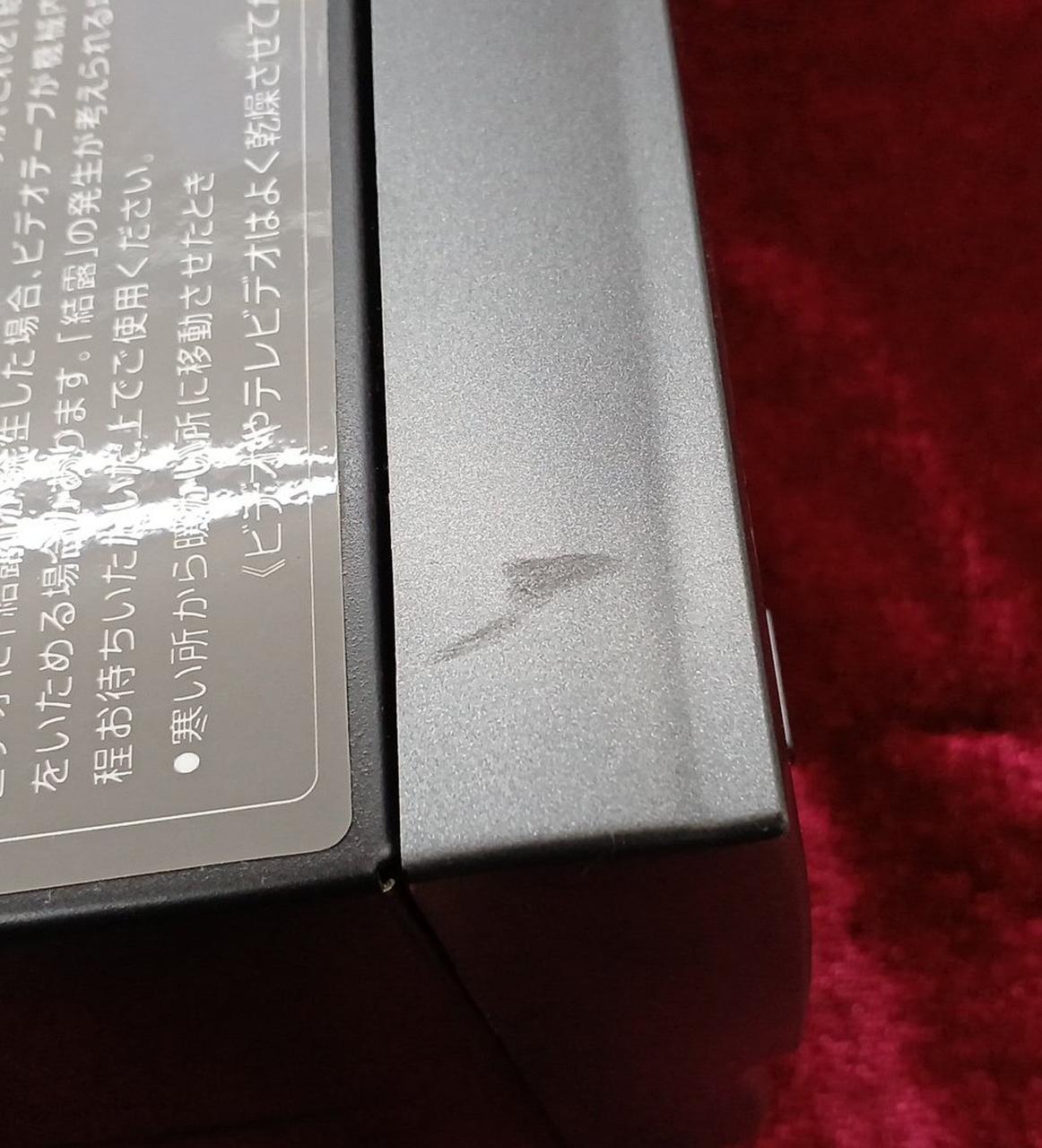 前面パネル上にキズ