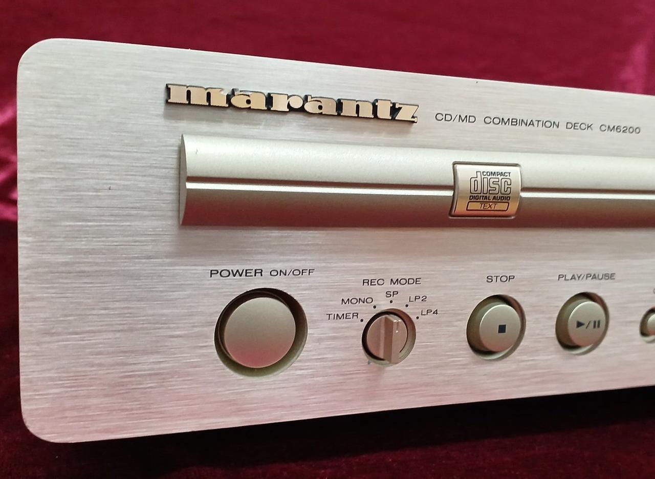 分かりにくいですが小キズあり