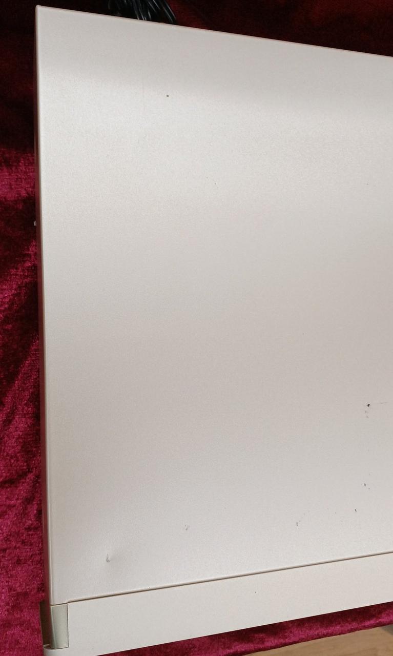 打痕、黒い点状況のキズあり