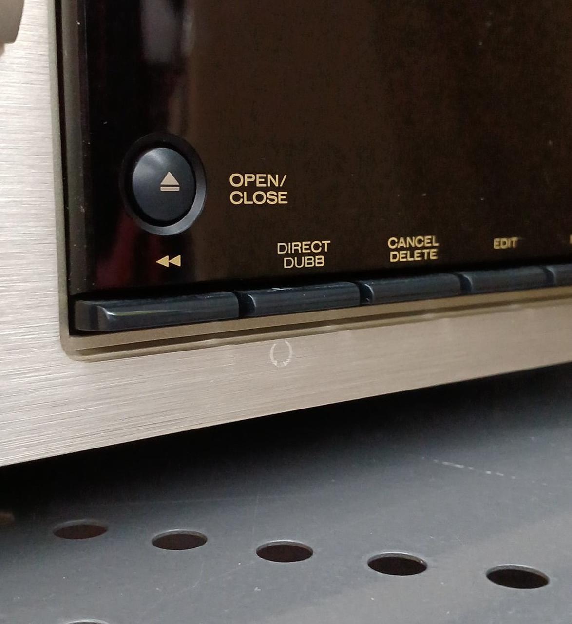 だびんボタン
下に
丸いキズ