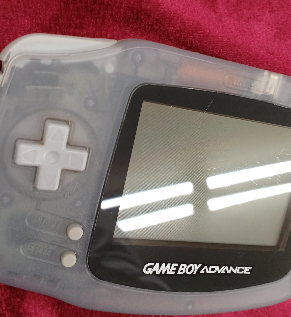 分かりにくいですが画面表面にキズ