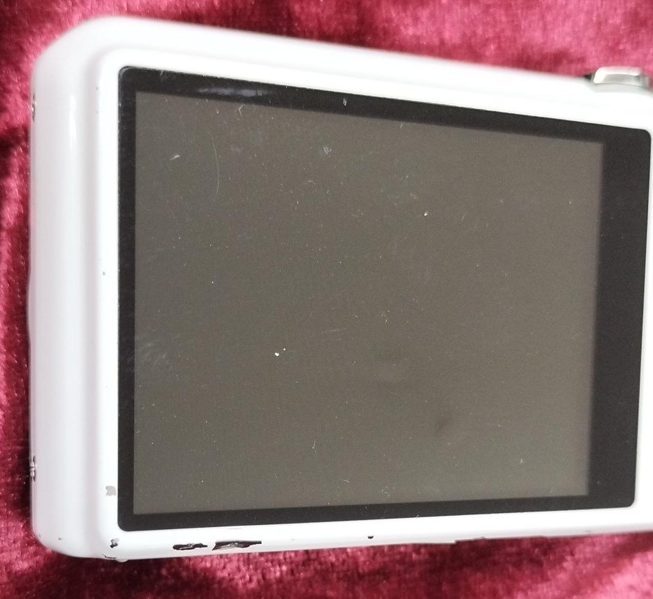 内側にチリ、外側にスリキズ