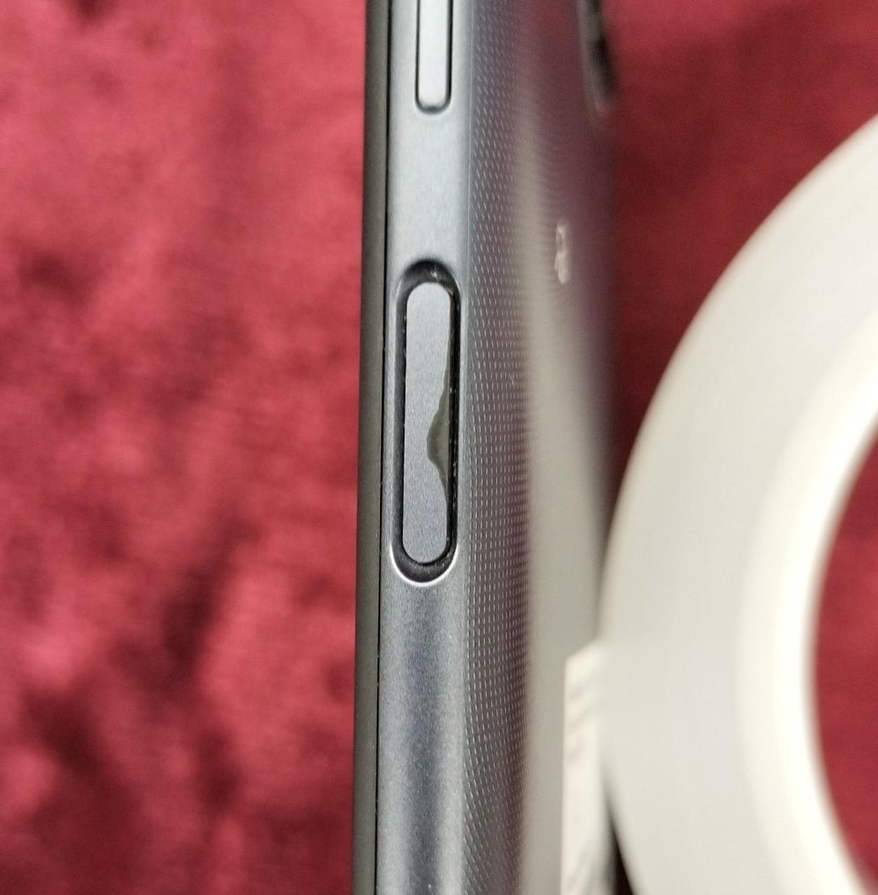 ボタンにスレキズ