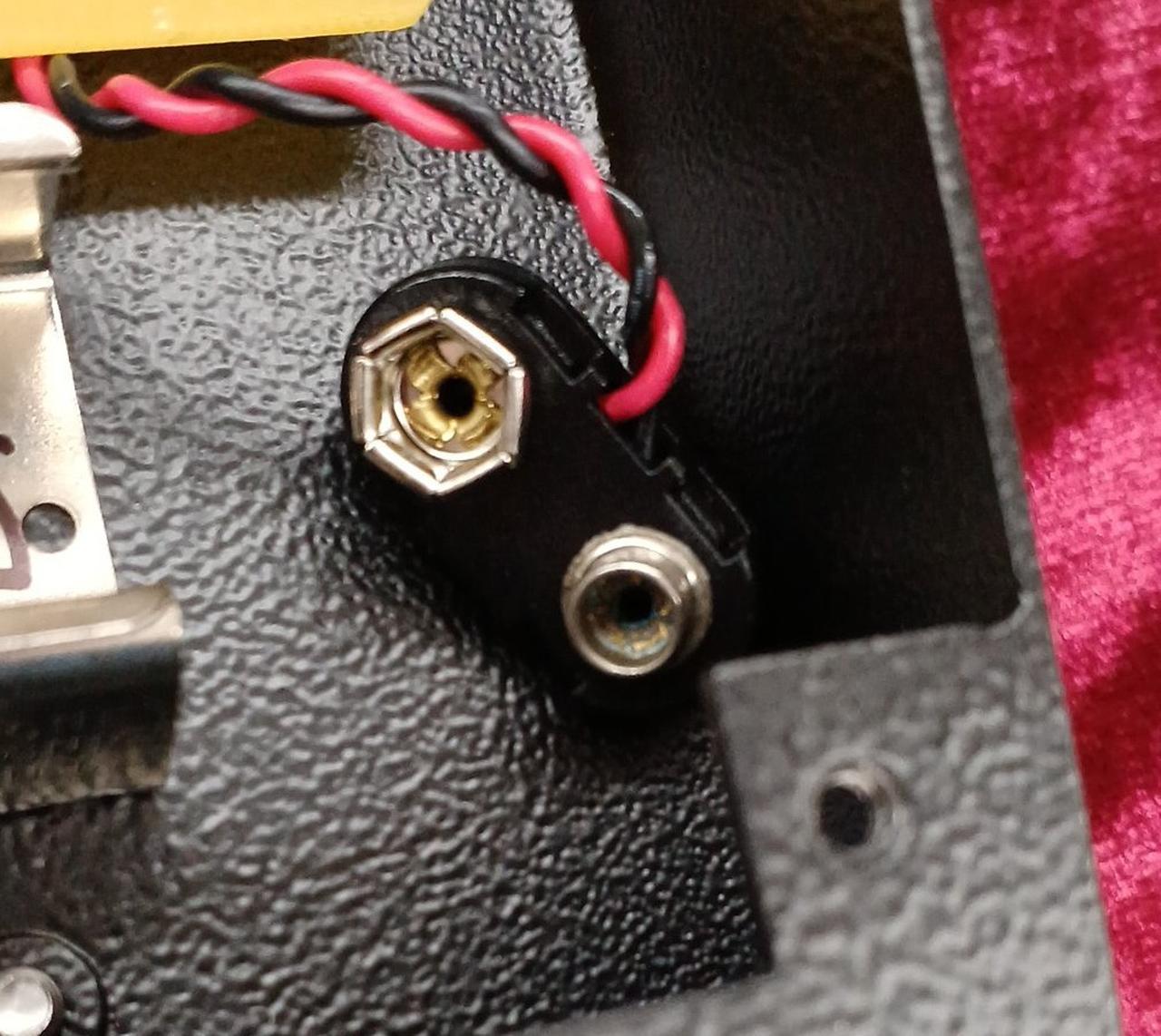 電池端子マイナス側にサビあり