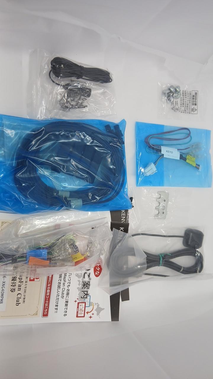 付属品は未開封です。