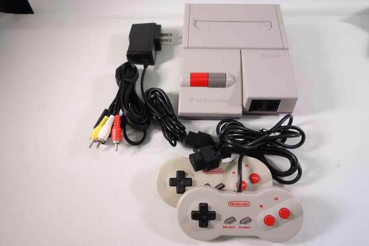 ★レア★　任天堂　ニューファミコン　ニンテンドー 任天堂 ニューファミコン 本体一式 コントローラ 2個 ソフト13本