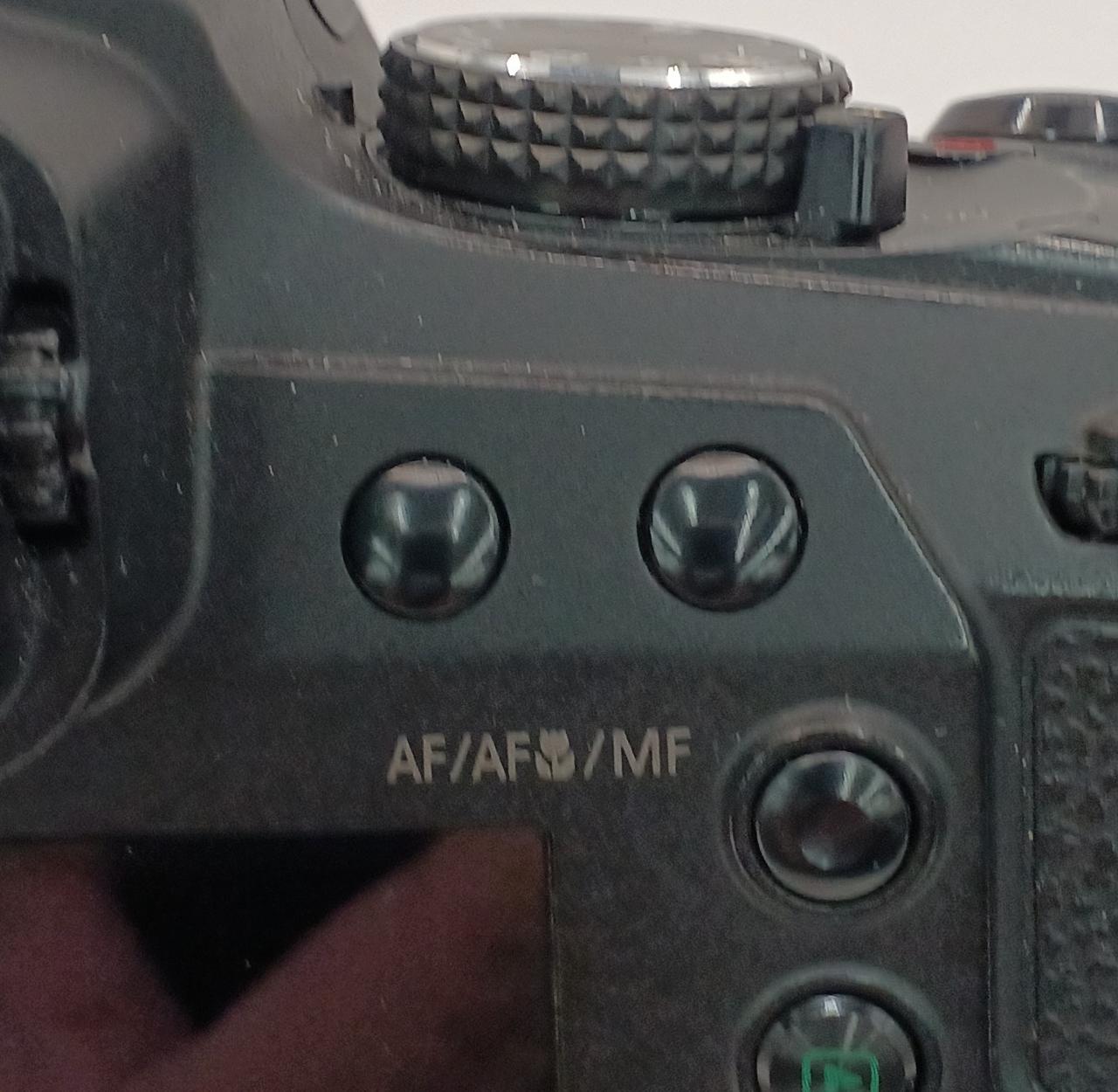 ボタン
左LVF
右AF/AE LOCK