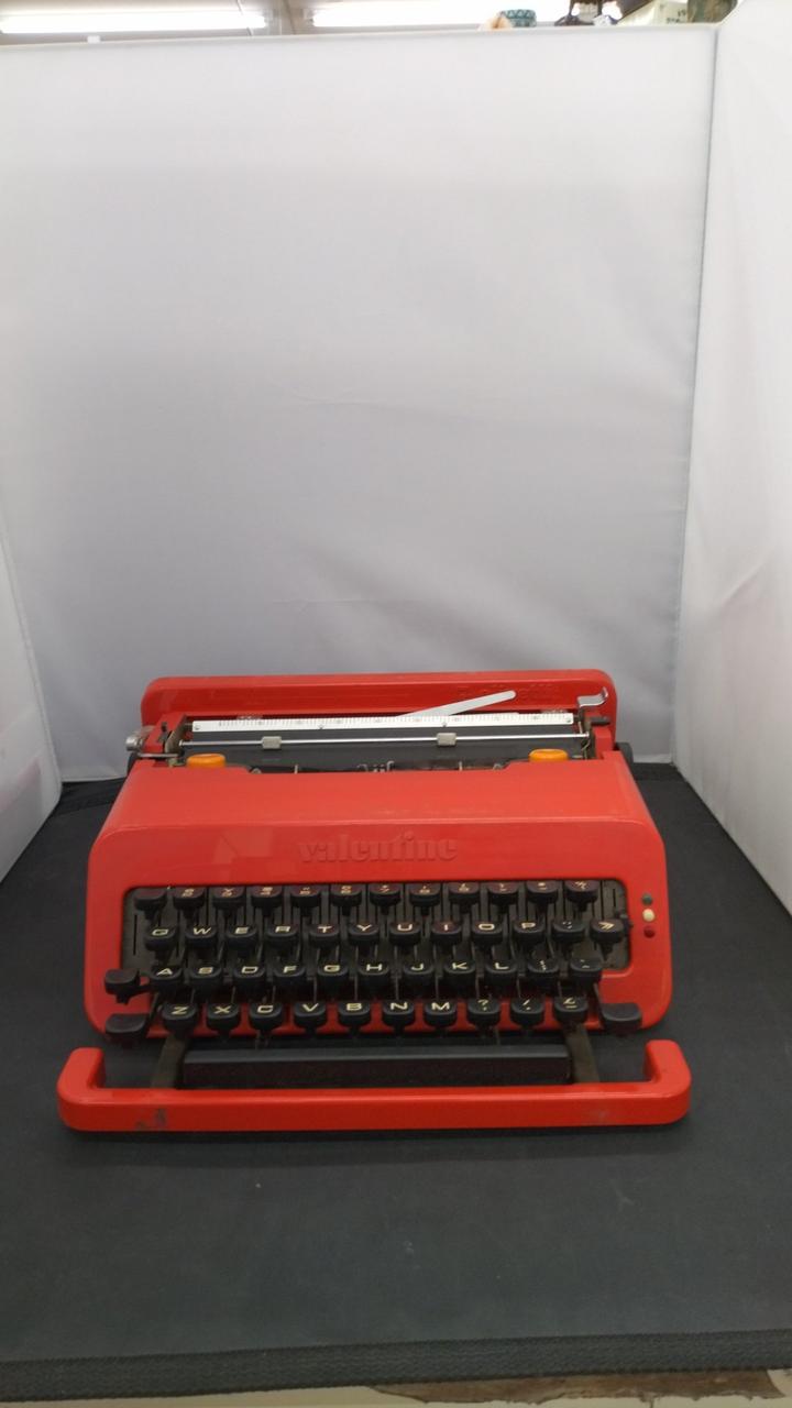 未使用 展示品 タイプライター オリベッティ Olivetti (オリベッティ) タイプライター ※インテリアとして