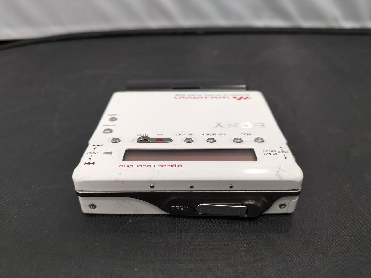 SONY MDウォークマン MZ-R900 レコーディング機能付 MZ-R900｜SONY ソニー （W） ホワイト系 ポータブルMDプレーヤー