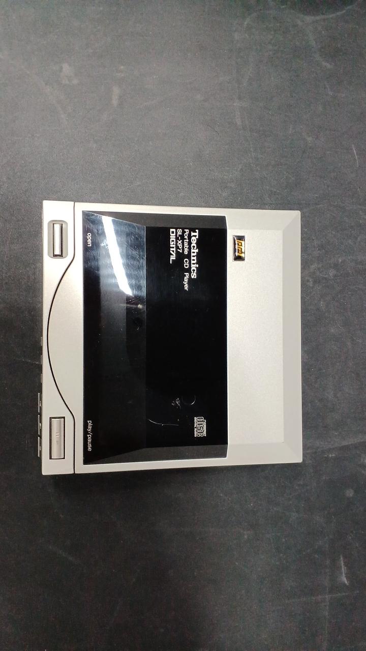 Technics ポータブルCDプレーヤー SL-XP7 動作未確認 Technics ポータブルCDプレーヤー SL-XP7 動作未確認 Technics