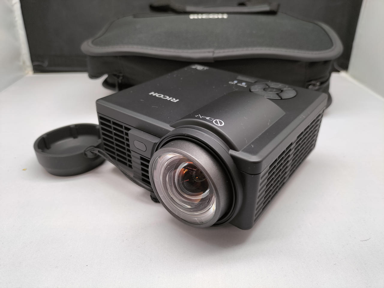 【極美品】RICOH プロジェクター PJ-WXC1210 小型 ハンディモデル RICOH PJ WXC1210 / プロジェクター | リコー