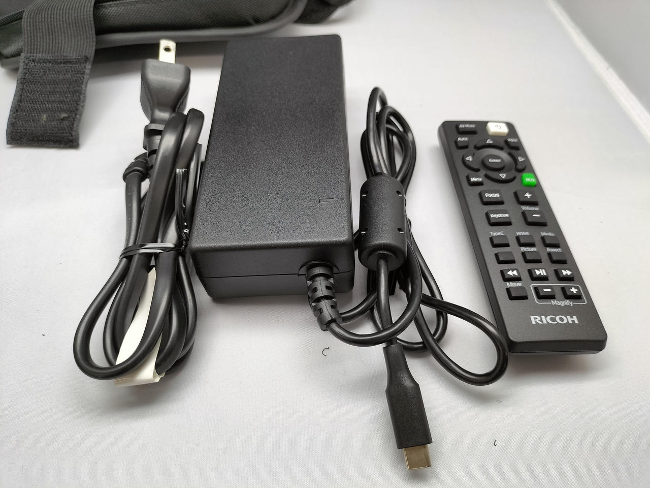 格安限定出品！！RICOH プロジェクター本体 格安限定出品！！RICOH プロジェクター本体