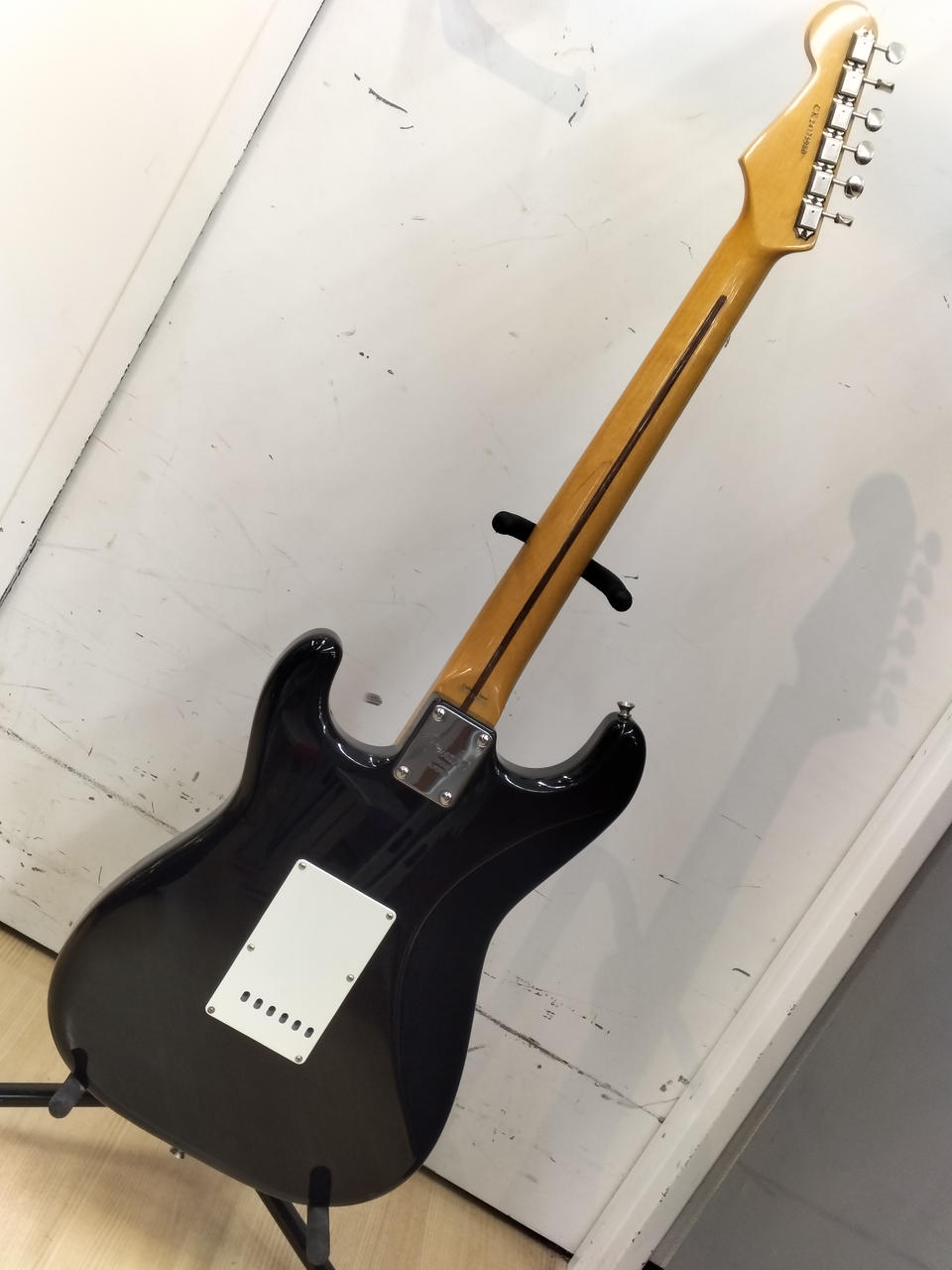 エレキギター ストラトキャスター フェンダータイプ ギター 楽器 本体 黒/白 Squier by Fender SONIC STRATOCASTER HSS Black エレキギター