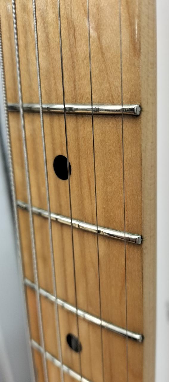 フレットに減りあります（４〜５フレット）