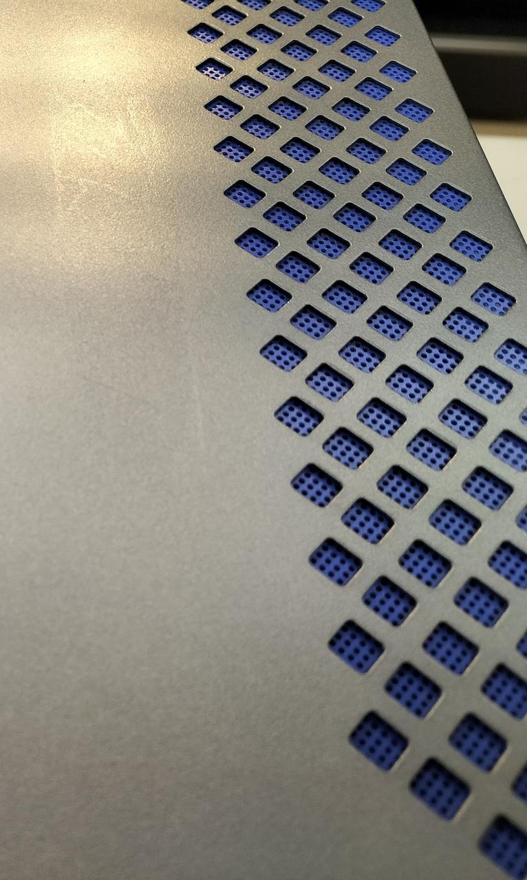 ステッカー剥がし跡あります