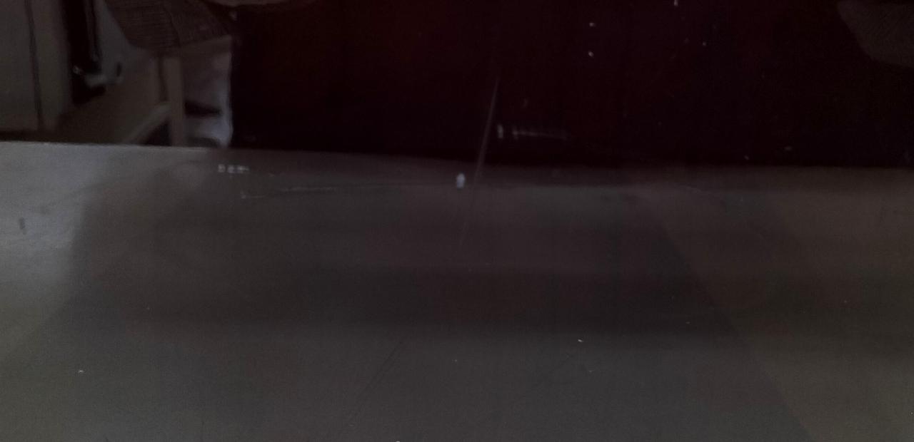 本体横にスレキズあります。