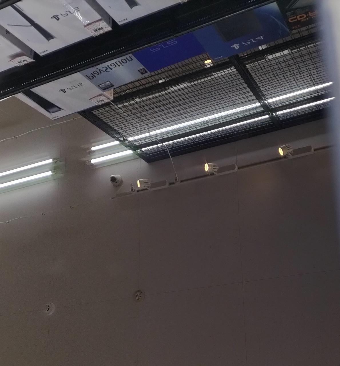 画面に傷あります。