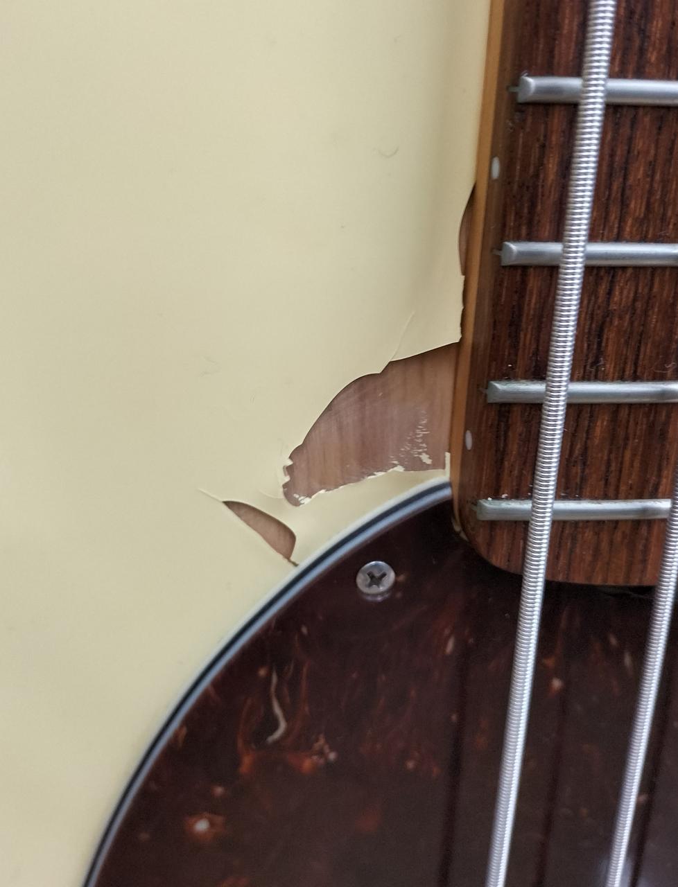 ボディ表面に剥がれあり