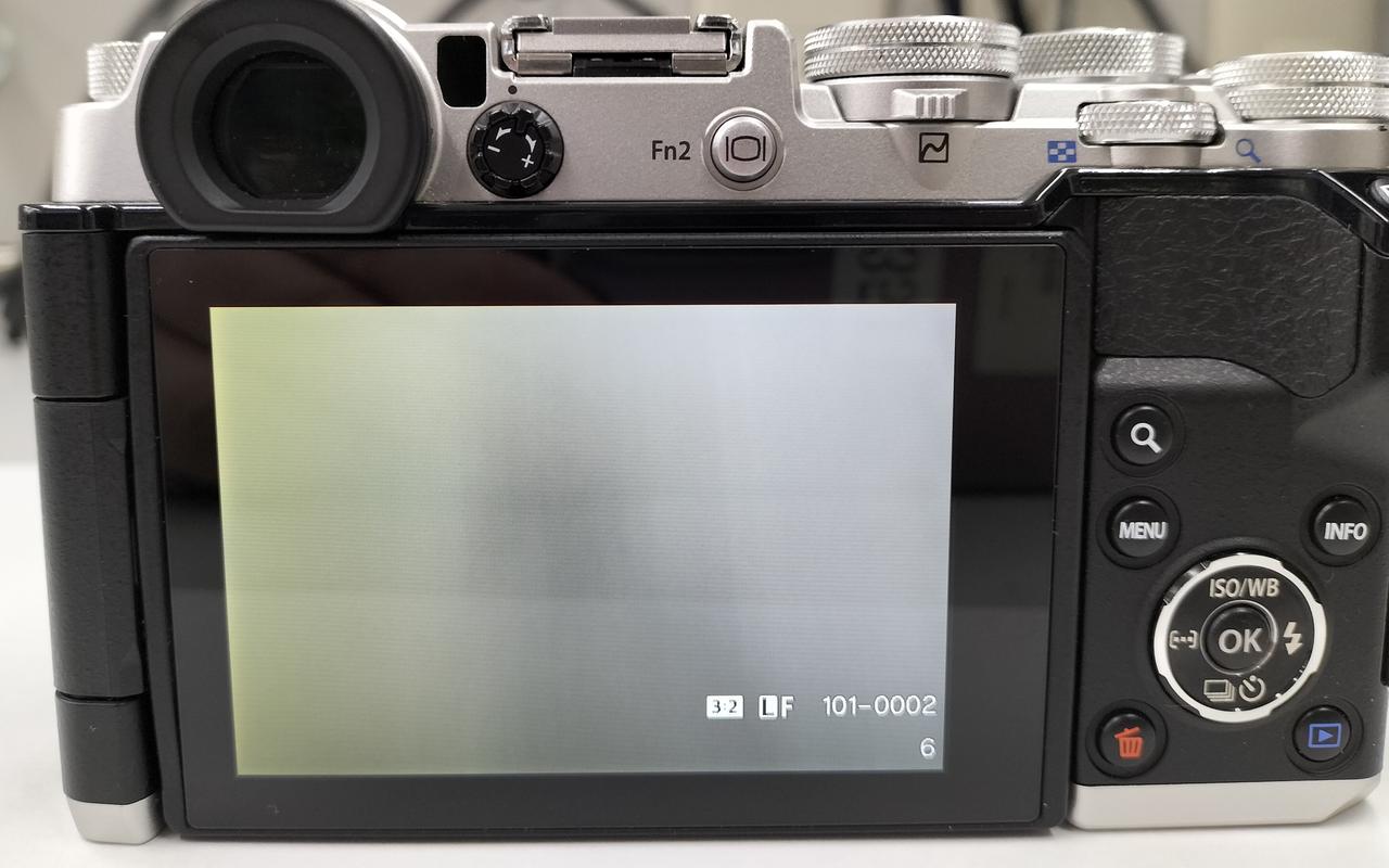 液晶に黄ばみあります